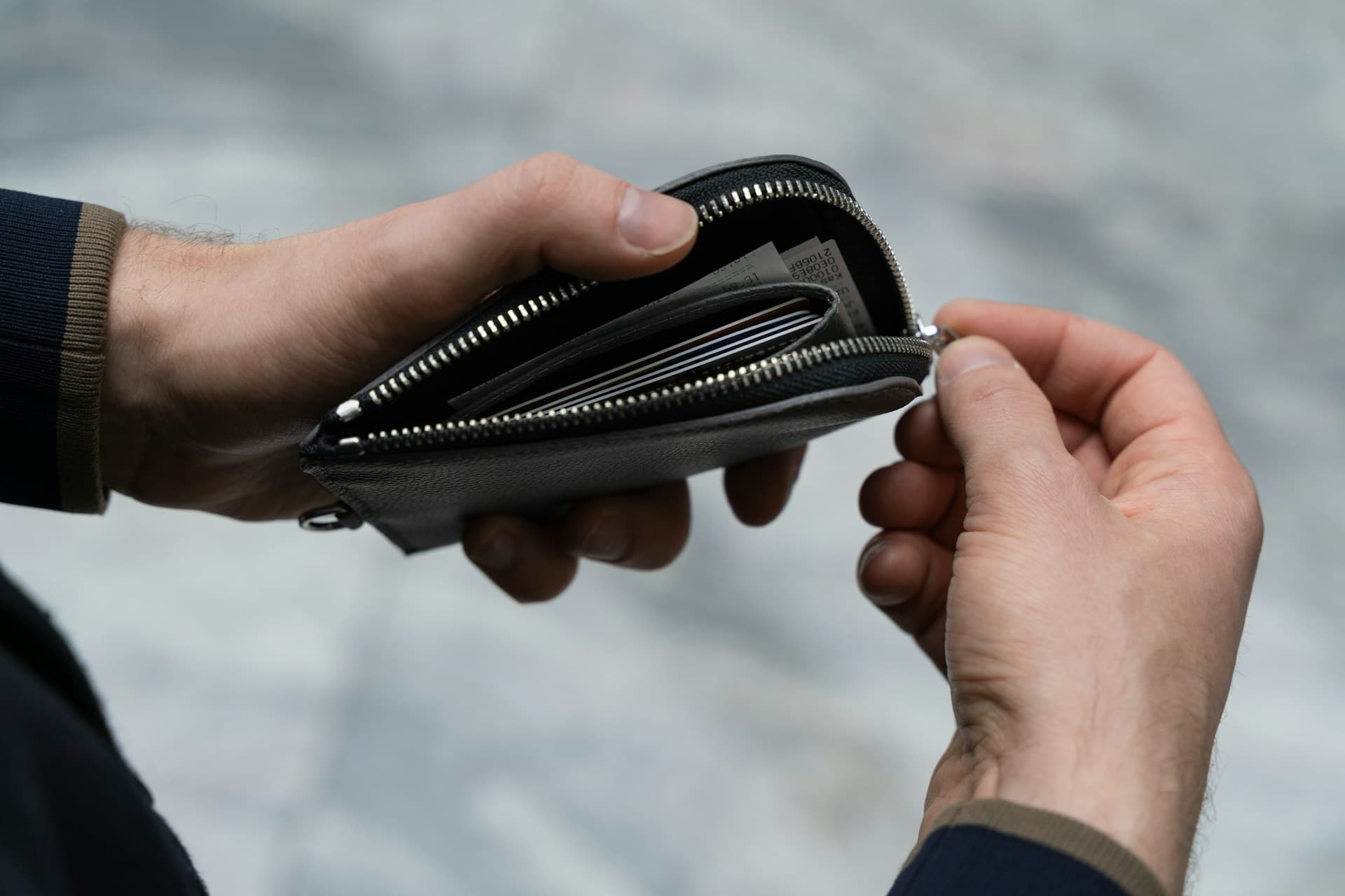 5 Gastos Invisíveis que Te Quebram Todo Mês Sem Você Perceber